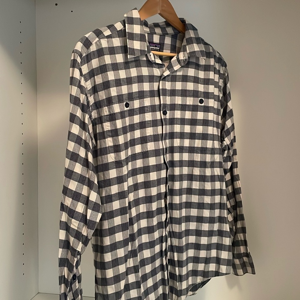 Patagonia men’s long sleeve button down